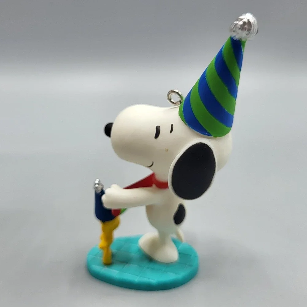 Hallmark Ornament Peanuts New Years Celebration Snoopy Woodstock White QX9829